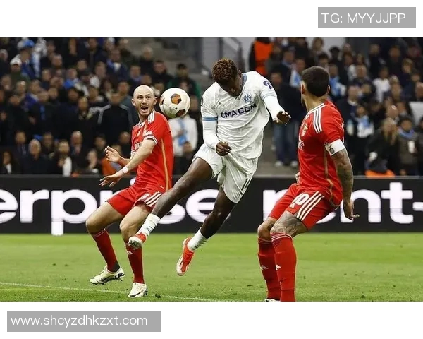 本菲卡与拜仁激战正酣赛果揭晓引发球迷热议 本菲卡与拜仁激战正酣赛果揭晓引发球迷热议