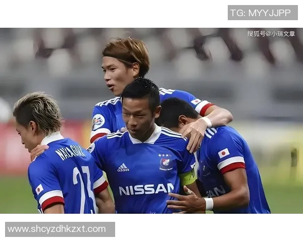 东京绿茵与法政大学的激烈对决展现青春热血与足球梦想的碰撞